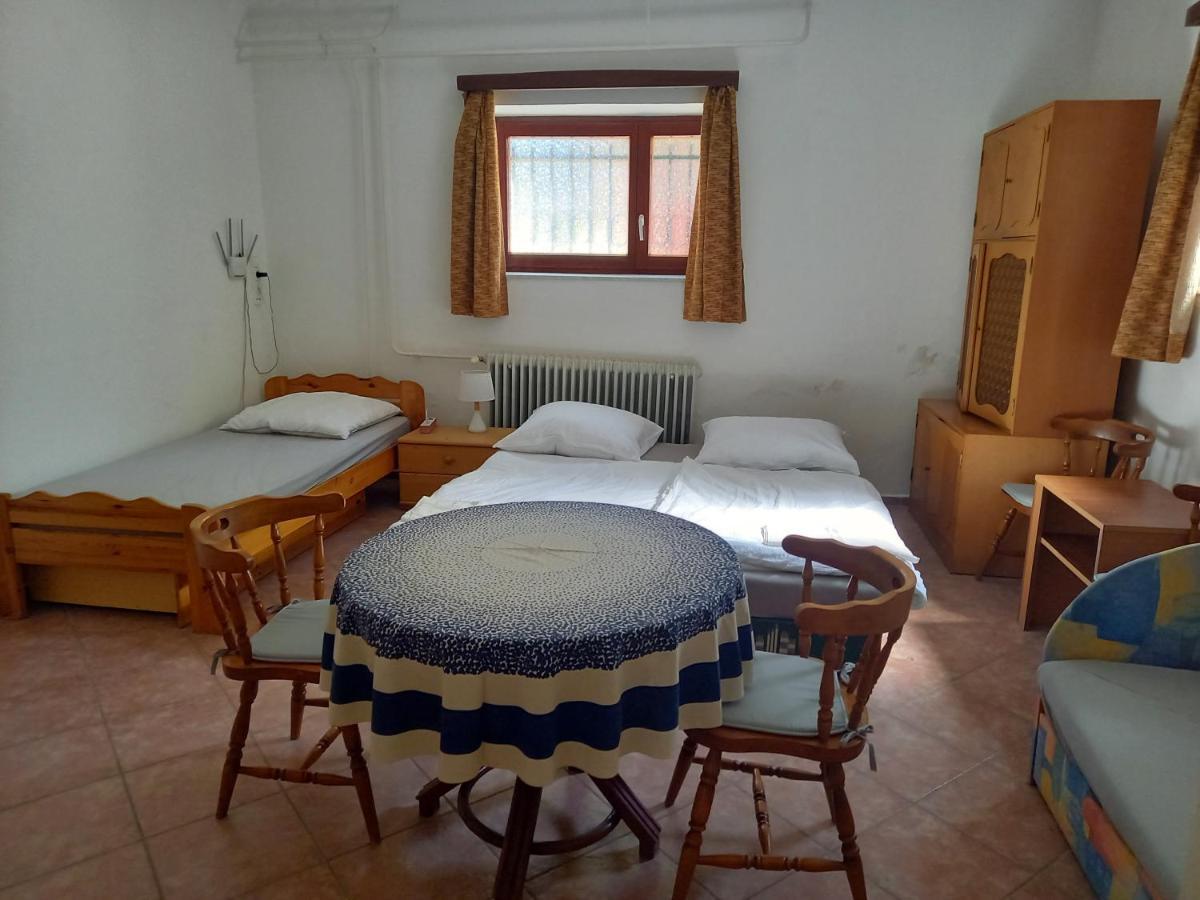 Flamingo Apartman Шопрон Экстерьер фото